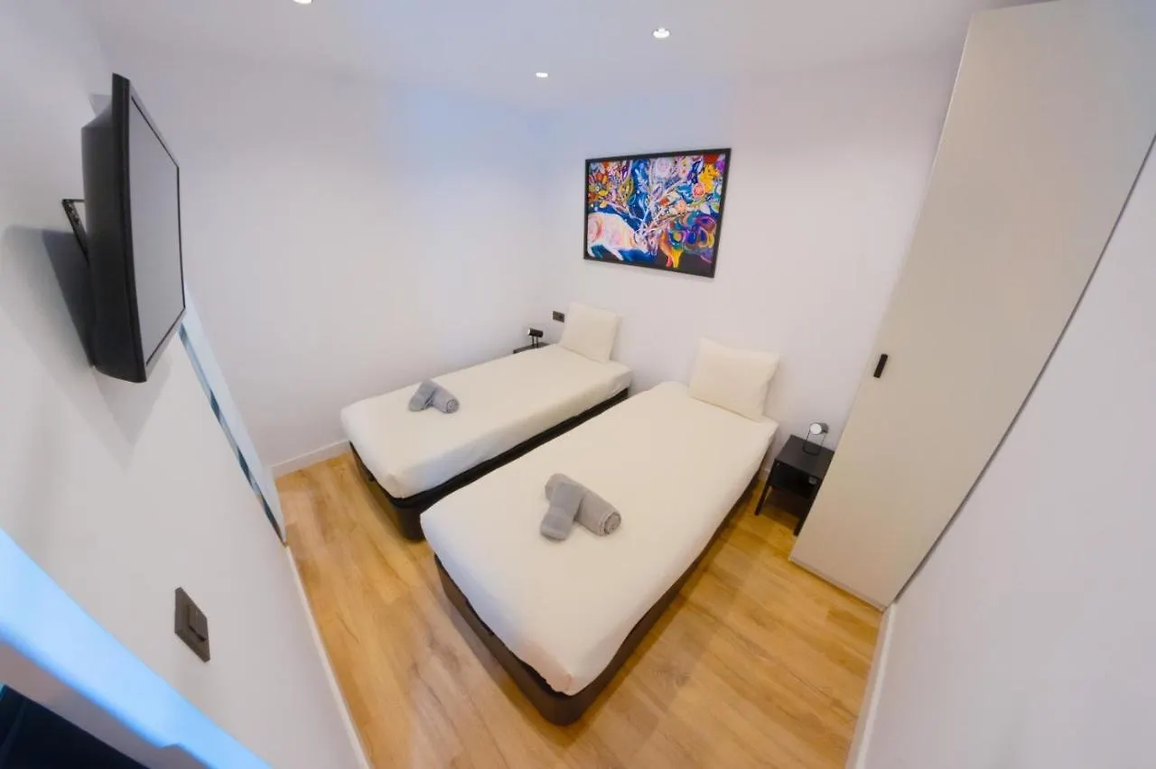 Modern Haven For Urban Explorers By Rems Málaga 0*,  España