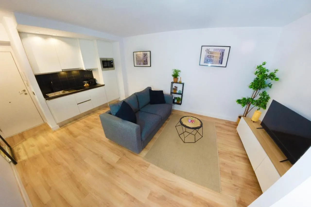 Apartamento Modern Haven For Urban Explorers By Rems Málaga